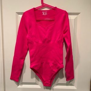 OQQ Long Sleeve Sweetheart Neckline Bodysuit
